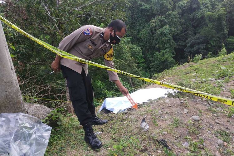 Penemuan Mayat Hangus Di Pinggir Jalan Gegerkan Warga