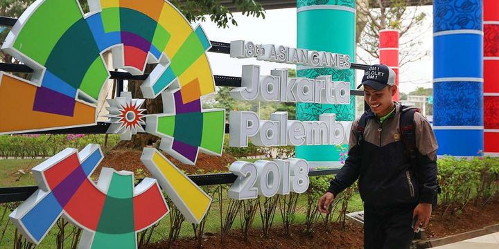 Sejumlah maskot dan logo Asian Games 2018  menghiasi Terminal 3 Bandara SOekarno-Hatta, Tangerang, Banten, Kamis (5/07/2018). PT Angkasa Pura AP (II) selaku pengelola bandara menyatakan siap memfasilitasi kedatangan dan kepulangan peserta Asian Games 2018 dengan menyiapkan sarana dan prasarana di tiga bandara yakni Bandara Soekarno Hatta, Bandara Sultan Mahmud Badaruddin II Palembang dan Husein Sastranegara Bandung.