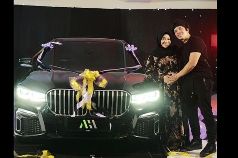 Atta Halilintar Beri Kejutan Mobil Mewah, Aurel Hermansyah Syok