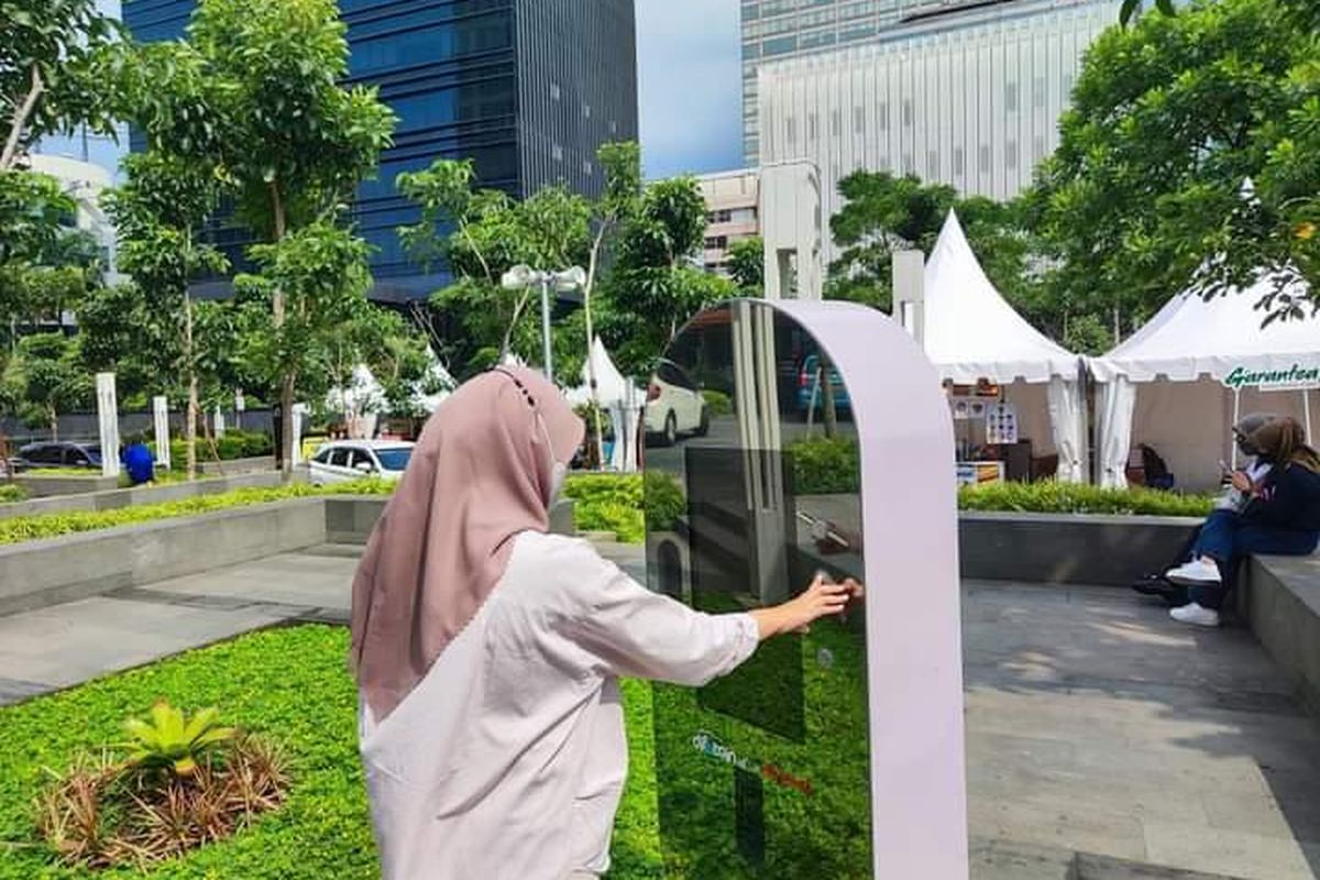Mesin foto otomatis di depan Gedung Sarinah Thamrin, Jakarta Pusat 