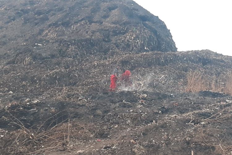 Titik Asap Sempat Muncul Lagi di Blok C dan D1 TPA Putri Cempo Solo
