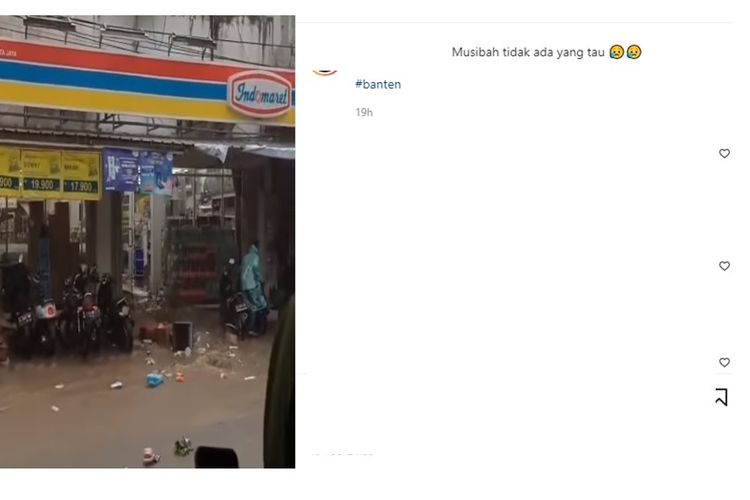 Viral video yang menampilkan barang-barang Indomaret terseret arus deras air hujan
