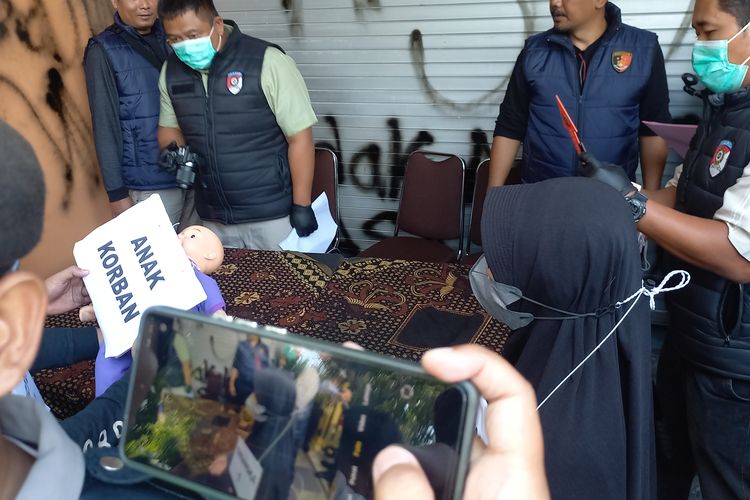 Tangis dan Amarah Warnai Rekonstruksi Kasus Daycare Little Aresha di Yogyakarta