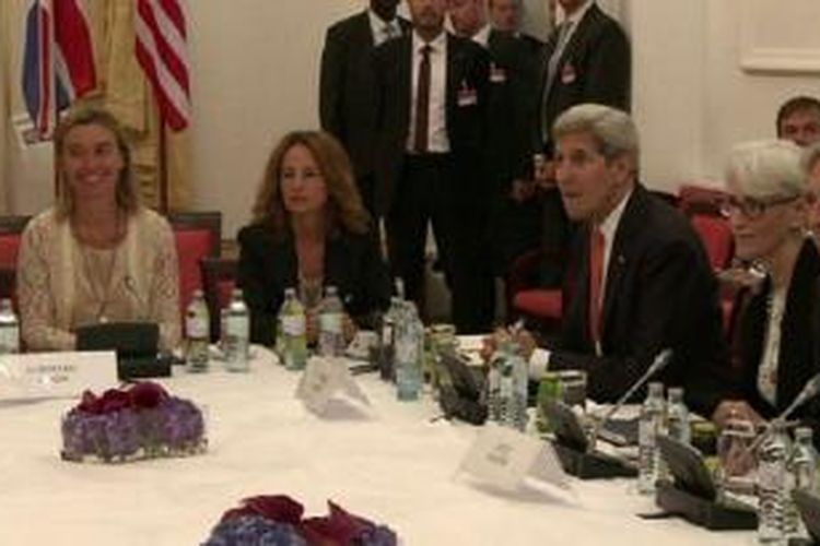 Menlu AS John Kerry mengatakan pihaknya berharap perundingan akan membuahkan hasil. 