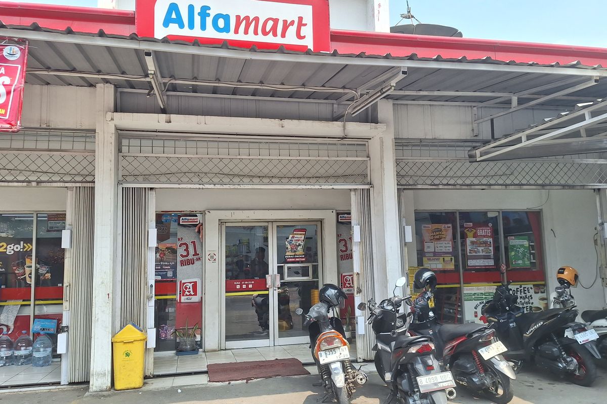 Alfamart Tipar Cakung 1-2 Jakarta Utara. Kamis (16/5/2024).