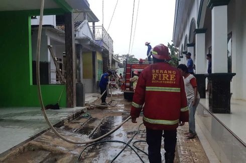 Diduga Depresi, Warga Serang Bacok Tokoh Masyarakat dan Bakar Rumah Sendiri