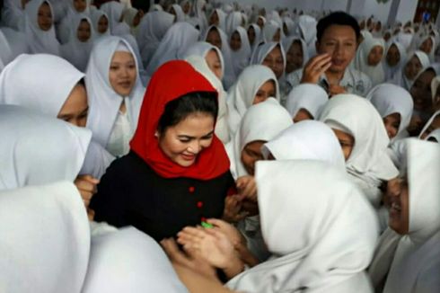 Pesan Puti Soekarno untuk Santriwati di Madura