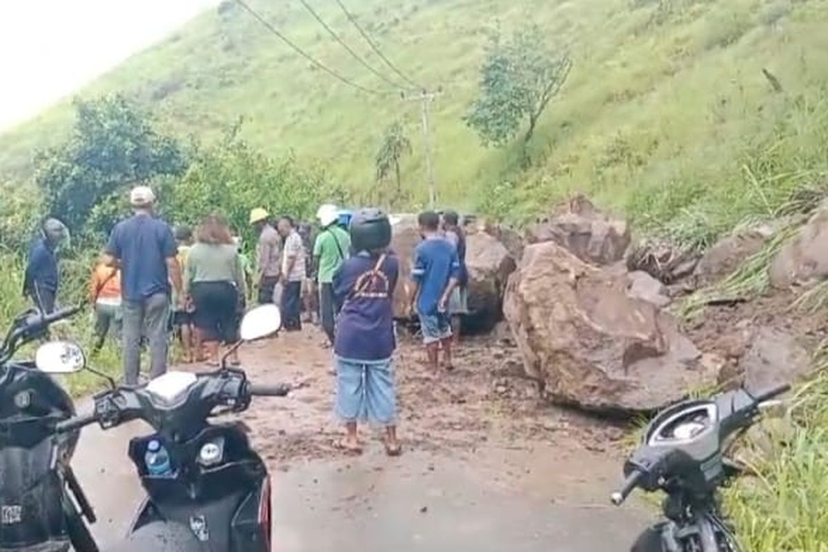 Longsor di Jayapura, Akses Menuju Keerom Tertutup Tanah dan Batu