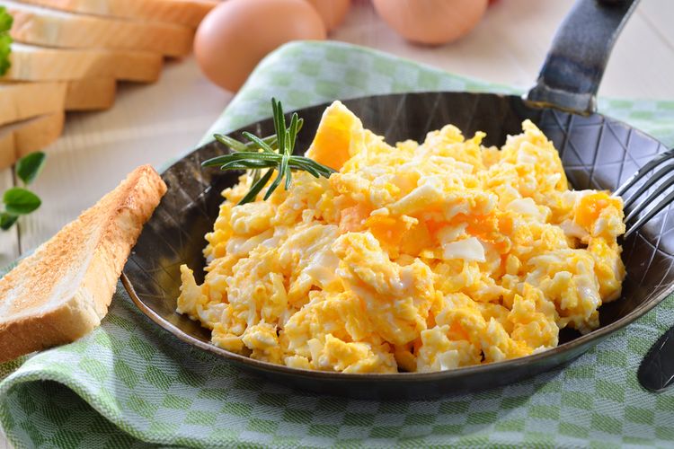 Ilustrasi scrambled egg atau telur orak arik.
