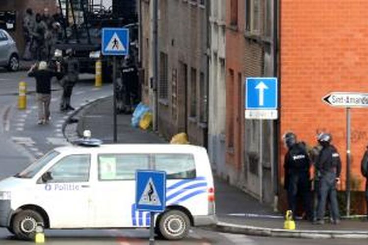 Setelah dikepung polisi, tiga penyandera yang menduduki sebuah apartemen di kota Ghent, Belgia akhirnya menyerah. Polisi sejauh ini mengatakan tak ada kaitan insiden ini dengan terorisme atau penyanderaan di Sydney.