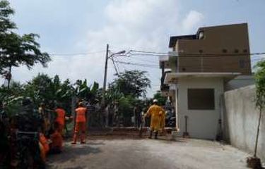 Akses Ditutup, Anak SD Harus Panjat Tembok Kompleks Saat ke Sekolah