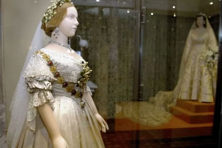 Ratu Victoria mempopulerkan gaun pengantin putih.