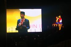 Disaksikan Sandiaga, Jokowi Dapat Penghargaan Tokoh Pemerataan Pembangunan