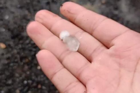 Bogor Dilanda Hujan Es, Warga Kaget karena Mengira Batu Jatuh dari Langit