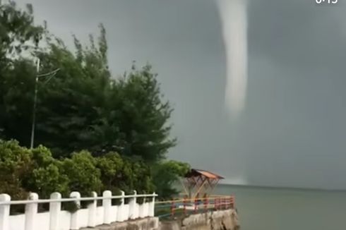 Video Viral Pusaran Angin di Perairan Pantai Kenjeran Surabaya, Ini Penjelasan BMKG