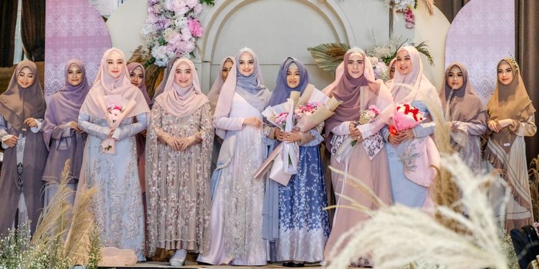 Fashion show tren busana lebaran dari Kiciks Muslimah.
