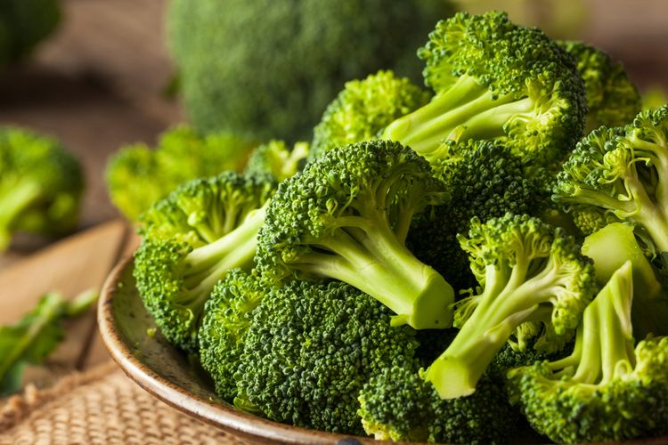 Jika dikonsumsi bersama dengan teh, zat besi pada brokoli tak bisa sempurna diserap oleh tubuh.