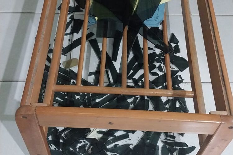 Tak Puas dengan Hasil TKA Anaknya, Camat di Bengkulu Hancurkan Meja Sekolah