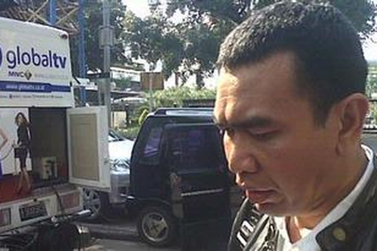 Arya Mahendra S, News Director Global TV, pada saat dimintai keterangan di Kebon Sirih, Sabtu (23/4/2011),   terkait kasus keterlibatan salah seorang juru kamera Global TV dengan aksi teror bom.