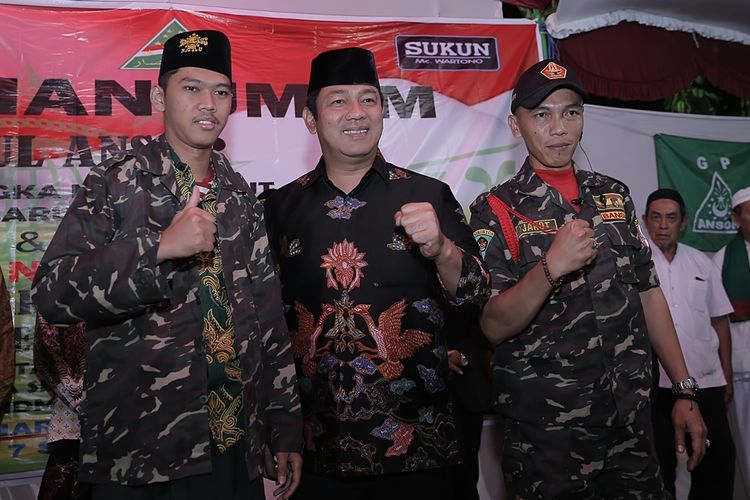 Wali Kota Semarang Hendrar Prihadi saat melantik pemuda Ansor.