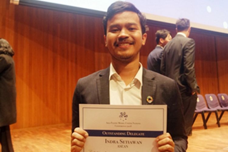 Indra Setiawan, salah satu Beswan Djarum memenangkan Outstanding Delegate Award di AMUNC 2018