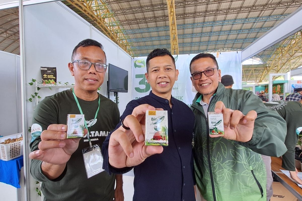 Bio Soltamax pupuk organik buatan Soreang, Kabupaten Bandung, Jawa Barat, saat dipamerkan di festival Gebyar Pembenihan Tanaman Pangan Nasional ke 9 Jawa Barat, pada Selasa (30/7/2024)