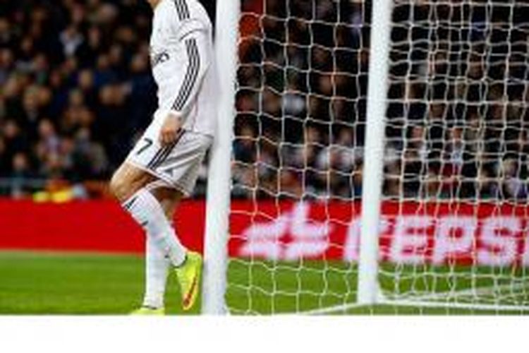 Cristiano Ronaldo tak terlalu bergairah dalam suasana kegembiraan Real Madrid usai Gareth Bale mencetak gol ke gawang Levante, Minggu (15/3/2015).