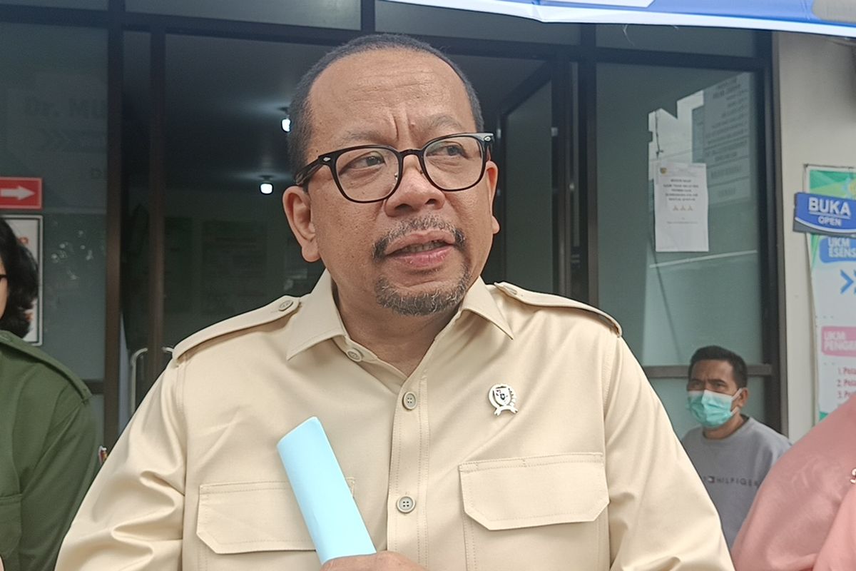 Wakil Kepala Staf Kepresidenan M Qodari saat diwawancarai usai meninjau fasilitas program cek kesehatan gratis (CKG) ulang tahun di Puskesmas Panarung, Kota Palangka Raya, Kalimantan Tengah, Kamis (20/2/2025) 