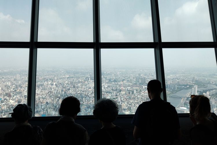 Salah satu dek observasi yang ada di Tokyo Skytree.