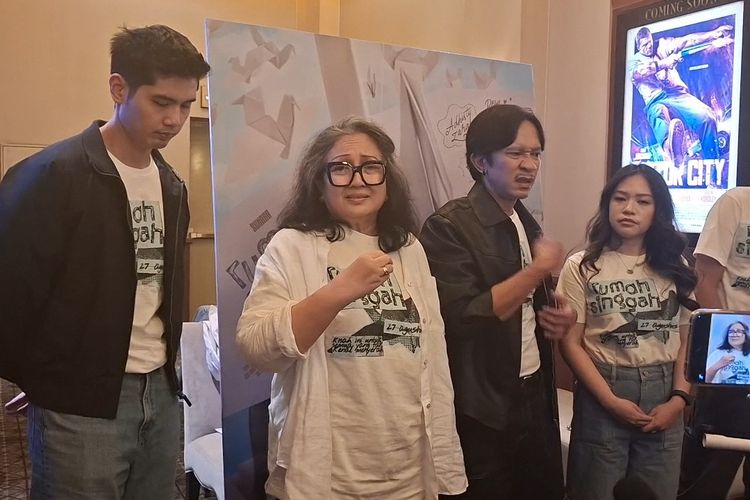Dewi Irawan Dedikasikan Film Rumah Singgah untuk Suami dan Ria Irawan 
