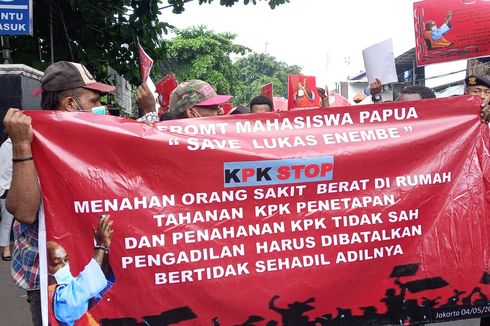 Jelang Putusan Praperadilan, Pendukung Lukas Enembe Geruduk PN Jaksel
