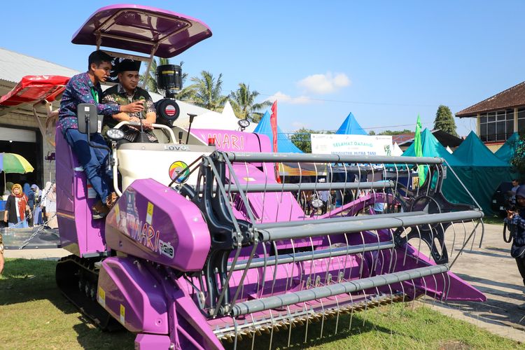 Wakil Gubernur (Wagub) Jawa Tengah (Jateng) Taj Yasin dalam gelaran Pekan Agro Digital dan Inovasi (PADI) Pertanian Jateng 2025 di Agro Center Soropadan, Kecamatan Pringsurat, Kabupaten Temanggung, Jumat (18/7/2025).
