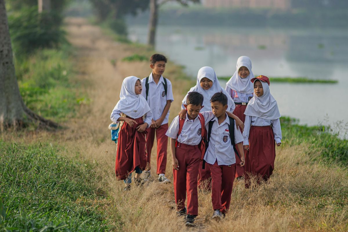 Ilustrasi siswa SD. Cek kembali informasi jadwal libur sekolah SD, SMP, dan SMA Juni-Juli 2025 yang mengacu pada kalender pendidikan masing-masing provinsi se-Indonesia.