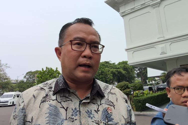 BRIN Chief Called by Prabowo, Brings Research Report on Disasters to Satellites