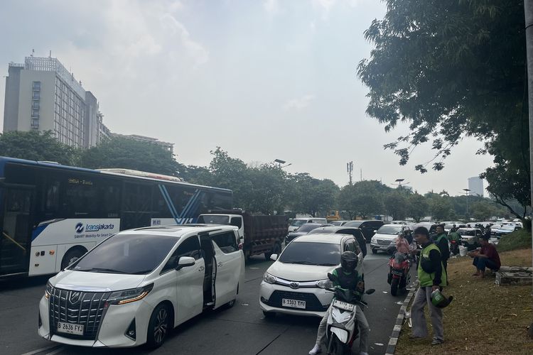 Peluang Cuan Ojol Kala Macet Imbas Demo Buruh di Jakarta, 