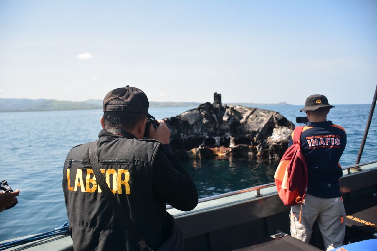 Bangkai Kapal Cantika yang Terbakar di NTT Karam Sedalam 20 Meter