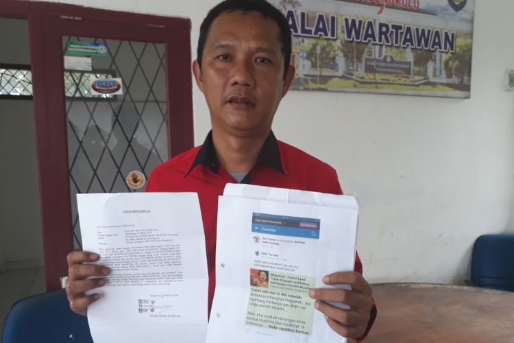 Junaidi Arfian Kasip, kader PDI-P Kota Bengkulu, seusai melapor di Mapolda Bengkulu.