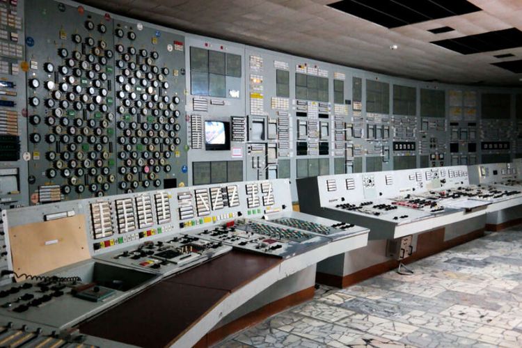 Ruang kendali reaktor di Chernobyl