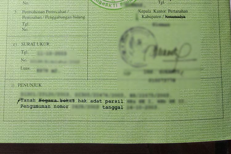 Wujud sertifikat tanah desa di salah satu kalurahan di Daerah Istimea Yogyakarta (DIY) yang ditemukan ada pencoretan frasa ?negara bekas?. Foto diambil pada Kamis (20/5/20210).