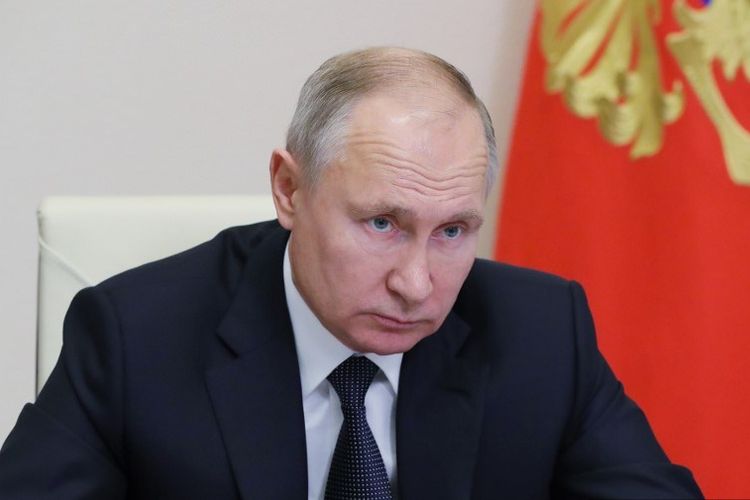 Putin yang berusia 68 tahun sebelumnya mengatakan bahwa vaksin Rusia efektif dan aman. 