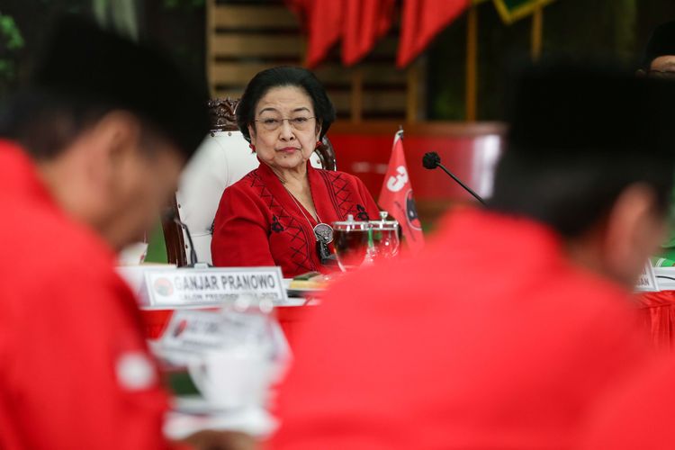 Ketua Umum PDI-P Megawati Soekarnoputri saat menggelar pertemuan kerjasama politik dengan PPP di Kantor Dewan Pimpinan Pusat (DPP) Partai Demokrasi Indonesia Perjuangan (PDI-P), Jakarta, Minggu (30/4/2023). Pertemuan ini untuk merumuskan agenda dan tahapan pemenangan terhadap Ganjar Pranowo.