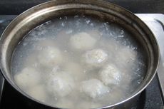 Resep Kuah Bakso, Pakai Kaldu Asli dari Rebusan Tulang Sapi