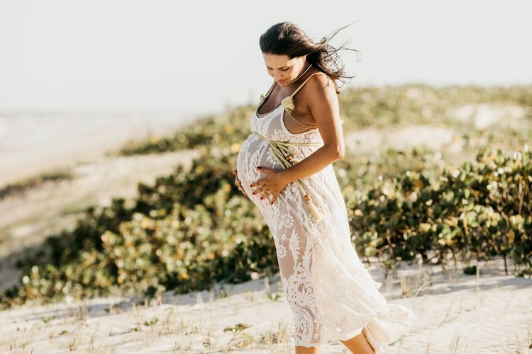 Jalan kaki memiliki banyak manfaat bagi ibu hamil dan janinnya.