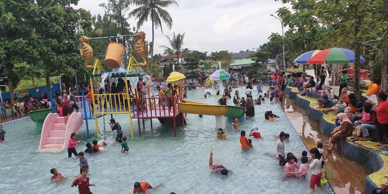 Waterpark yang dibangun pensiunan anggota Dewan di Bogor, awalnya diniatkan untuk bangun kolam renang untuk cucu. 