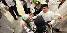 Momen Gus Imin Bantu Jemaah Haji Kelelahan di Mina