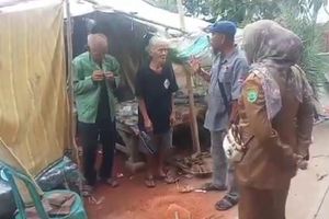 Dua Bulan Lansia di Subang Tinggal di Tenda Usai Rumah Ambruk, Tunggu Uluran Tangan Pemerintah