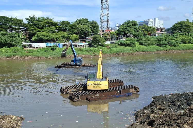 DKI Manfaatkan Fenomena El Nino untuk Kebut Pengerukan dan Normalisasi Sungai