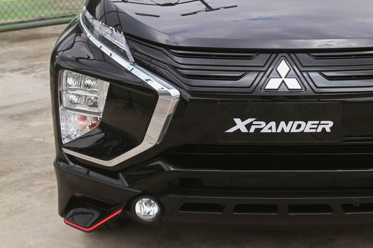 Mitsubishi Xpander Black Edition hadir dalam dua varian transmisi yakni manual dan AT. Mitsubishi menawarkan dua pilihan warna yakni quartz white pearl dan jet black mica. Xpander Black Edition dibanderol Rp 257,1 juta untuk transmisi manual dan Rp 267,5 juta untuk varian AT

