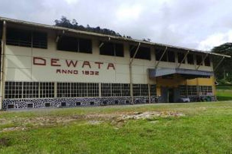 Gedung pabrik tempat pengolahan daun pucuk teh dari Perkebunan Teh Dewata, Gunung Tilu, Ciwidey, Jawa Barat, Rabu (29/4/2015). Pabrik Teh Dewata telah berdiri sejak tahun 1932.