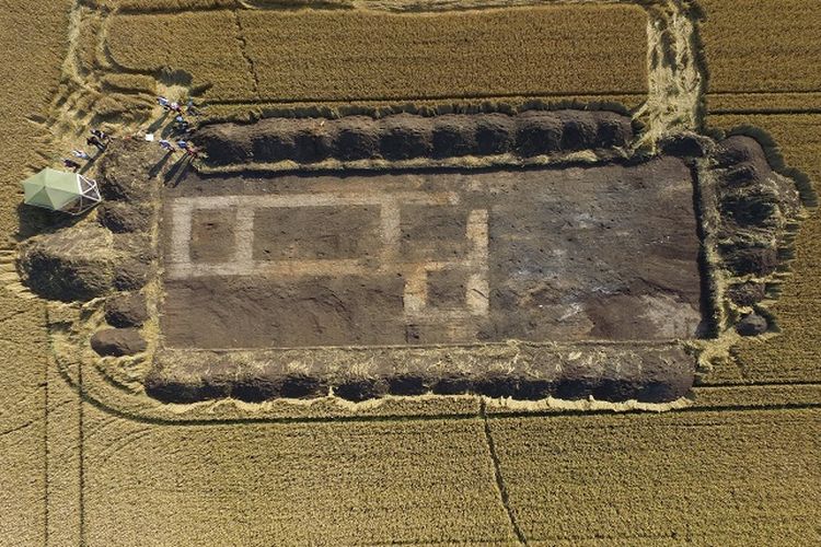 Pemandangan udara dari lokasi situs kuno pertapaan berusia 1.300 tahun di komplek penggalian di Crowland, Lincolnshire, Inggris. 